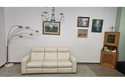 Kreminė sofa su Relax funkcija – 499€ išsimokėtinai!