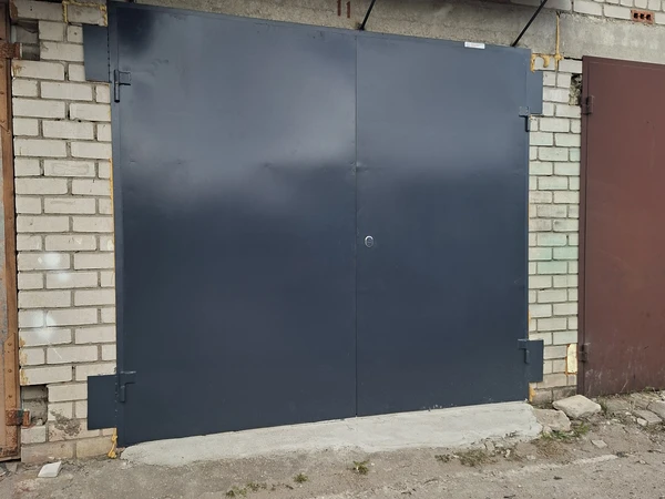 Sausas garažas Kaune su naujais vartais||Aukštos lubos 3m - idealus garažas Kaune||Erdvus garažas Kaune su dideliu kiemu||Naujas stogas ir vartai - jaukus garažas Kaune