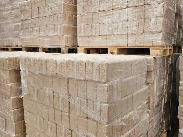 Ekologiškos medienos kuro granulės ENplus A1||Ąžuolo ir beržo briketai ilgam šildymui||Cilindriniai briketai 30% efektyvesni už kitus||Durpių briketai patogioje pakuotėje 900kg