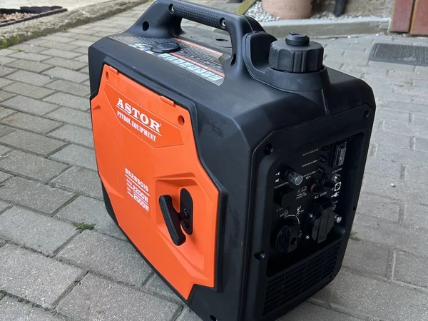 Patikima elektra be triukšmo – idealus sodybai ir išvykoms||Stabilus ir tylus generatorius – saugu jautriai elektronikai||Komplekte su baku – elektra ten, kur jos nėra||Nuomokis patikimą generatorių – greitas atsiėmimas ar pristatymas