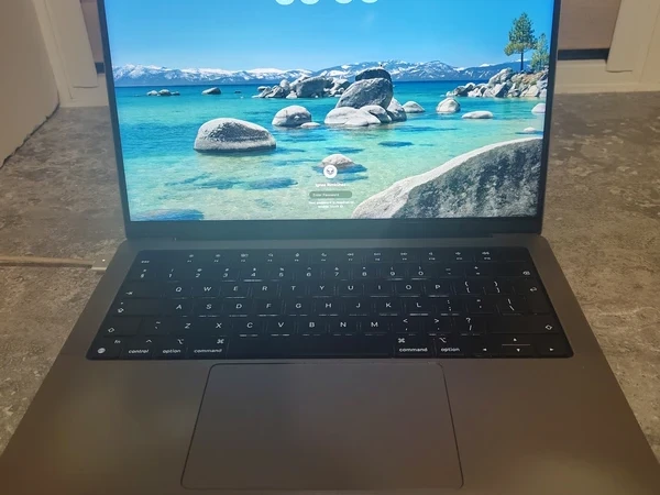 Puikus MacBook Pro 14 su M1 Pro, 16 GB RAM ir 500 GB SSD