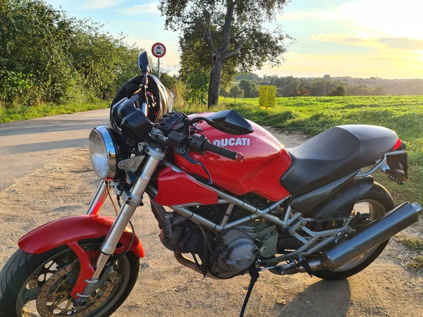 Išskirtinis Ducati Monster 800 su Amerikietiška Pas?ja ir IFI