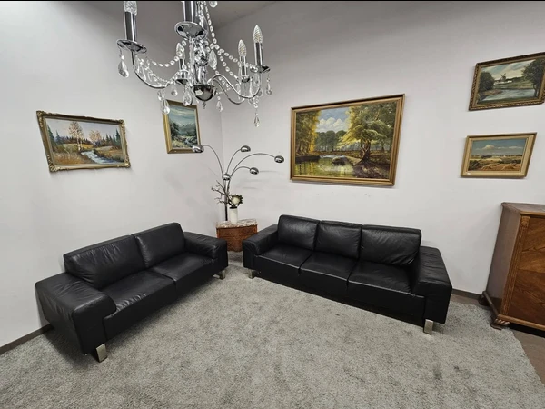 Išsimokėtinai be pabrangimo – juodi odiniai baldai!