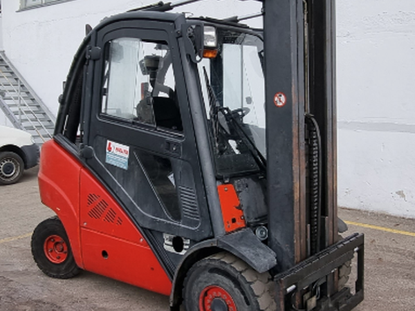 Galingas LINDE H30T – 3t kroviniams||Turimas LINDE H30T: 6,4m k?limo aukštis||Šildoma kabina ir šoninis poslinkis – LINDE H30T