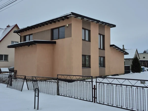 Parduodamas mūrinis namas puikioje vietovėje
