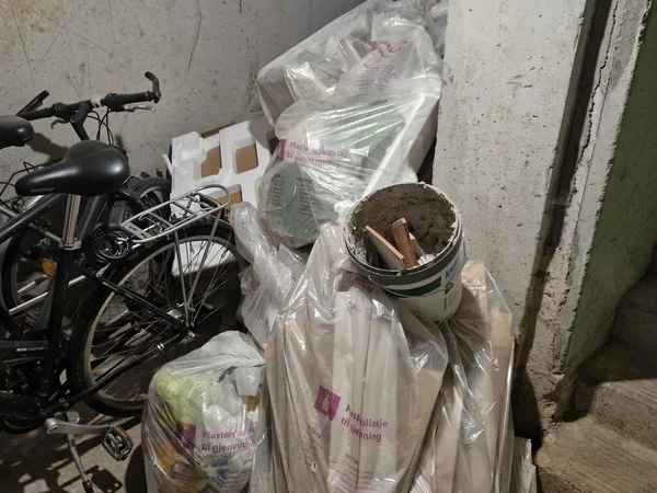 Statybinio laužo ir baldų išvežimas Kaune||Išvežame šiukšles, baldus, metalo laužą||Susikrauname patys, dirbame savaitgaliais Kaune||Malkų pjovimas ir skaldymas, griovimo darbai