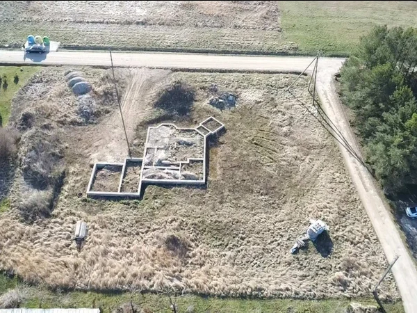 Namas su leidimu statyti 50 km nuo Kauno Ariogaloje||Rami vieta su elektra ir statybos leidimu Ariogaloje