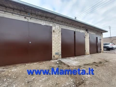 Metaliniai, atveriami garažo vartai. 