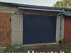 Metaliniai, atveriami garažo vartai. 