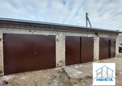 Metaliniai, atveriami garažo vartai. 