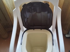 Mobilus tualetas ir patogus fotelis