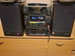 Muzikinis centras su CD ir kaset?mis