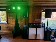 Švent?, kuri? sve?iai prisimins amžinai||Ved?jas ir DJ – viskas viename rankose||J?s? švent? be r?pes?i? – tik m?gaukit?s||Profesionalus ved?jas užkurs nepamirštam? vakar?||Ved?jas, DJ, garso ir švies? technika