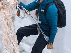 Via Ferrata įrangos nuoma - apraišai, savisaugos, šalmai www.turistinesprekes.lt